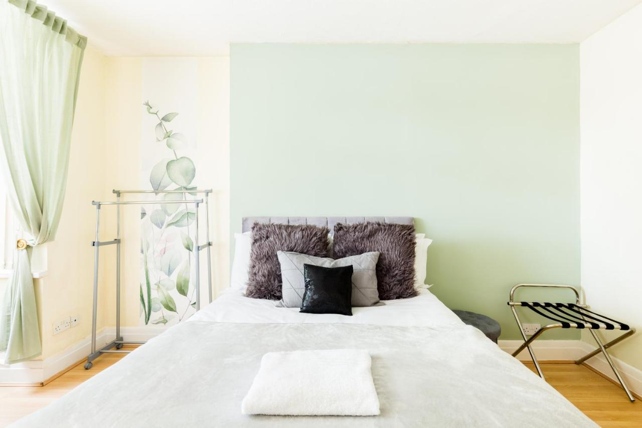 Beautiful 6 Bedroom House For 17 Guests Next To Edgbaston Stadium เบอร์มิงแฮม ภายนอก รูปภาพ