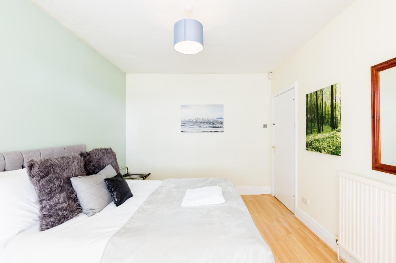 Beautiful 6 Bedroom House For 17 Guests Next To Edgbaston Stadium เบอร์มิงแฮม ภายนอก รูปภาพ